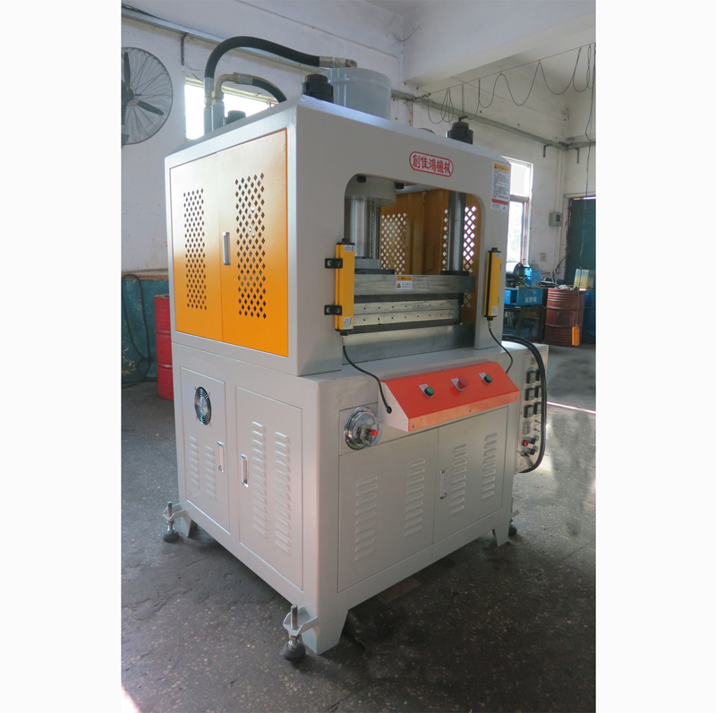 四柱油壓鼓包機(jī)